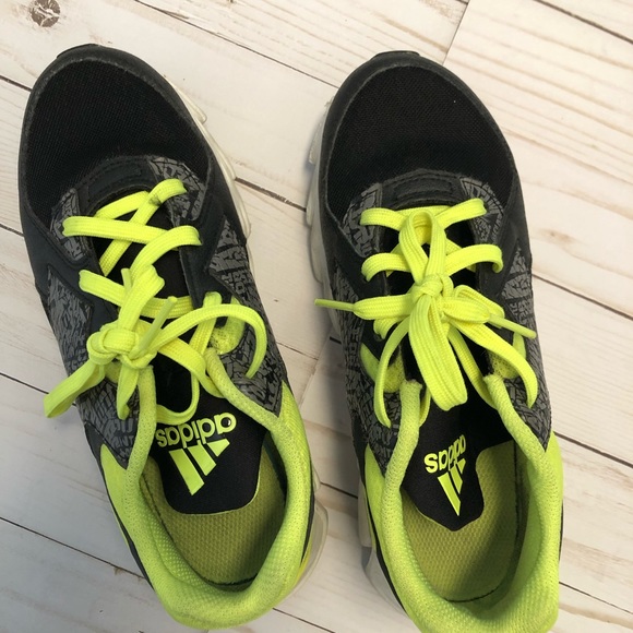 boys size 3 tennis shoes